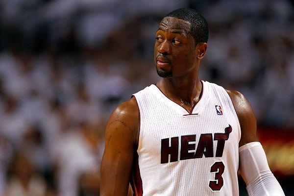 比赛终于结束了,队员们拖着疲惫的身体